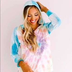 Super cute tie dye lounge set!